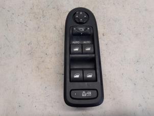 Gebruikte Ruit schakelaar elektrisch Citroen C3 (SC) 1.6 HDi 92 Prijs € 36,75 Margeregeling aangeboden door Reclycar De Boer BV