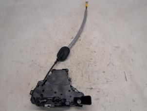 Gebruikte Deurslot Mechaniek 4Deurs links-voor Renault Austral 1.2 Mild Hybrid Advanced 130 Prijs € 131,25 Margeregeling aangeboden door Reclycar De Boer BV