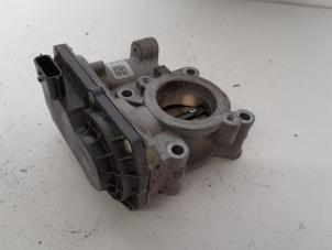 Gebruikte Gasklephuis Renault Clio IV (5R) 0.9 Energy TCE 90 12V Prijs € 26,25 Margeregeling aangeboden door Reclycar De Boer BV