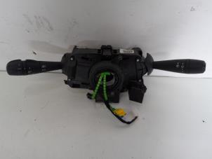 Gebruikte Licht + Raw Schakelaar Dacia Dokker Express (8S) 1.5 dCi 90 Prijs € 78,75 Margeregeling aangeboden door Reclycar De Boer BV