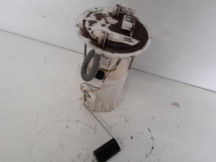 Gebruikte Tank element Pomp Dacia Dokker Express (8S) 1.5 dCi 90 Prijs € 42,00 Margeregeling aangeboden door Reclycar De Boer BV