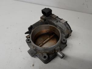 Gebruikte Gasklephuis Mercedes E (W211) 2.6 E-240 V6 18V Prijs € 36,75 Margeregeling aangeboden door Reclycar De Boer BV