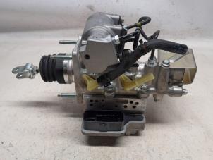 Gebruikte ABS Pomp Toyota Yaris III (P13) 1.5 16V Hybrid Prijs € 288,75 Margeregeling aangeboden door Reclycar De Boer BV