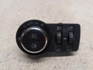 Gebruikte Licht Schakelaar Opel Mokka/Mokka X 1.4 Turbo 16V Bi-fuel ecoFLEX 4x2 Prijs € 26,25 Margeregeling aangeboden door Reclycar De Boer BV