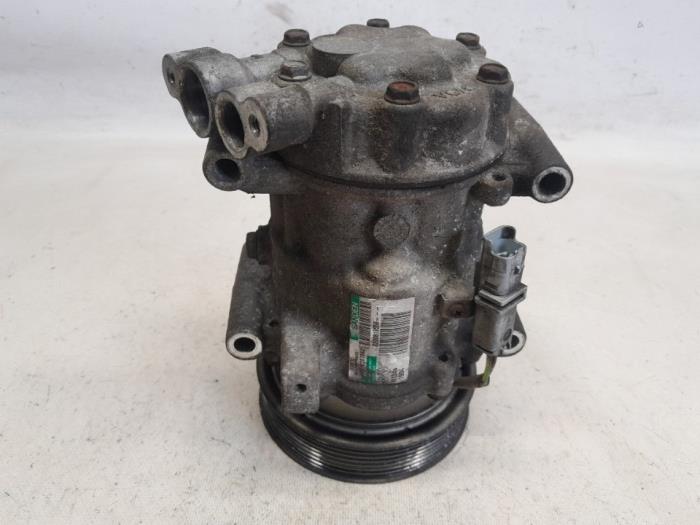 Gebruikte Aircopomp Renault Clio III (BR/CR) 1.2 16V 75 Prijs € 78,75 Margeregeling aangeboden door Reclycar De Boer BV