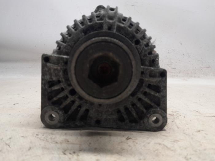 Gebruikte Dynamo Renault Megane II (BM/CM) 1.6 16V Prijs € 36,75 Margeregeling aangeboden door Reclycar De Boer BV