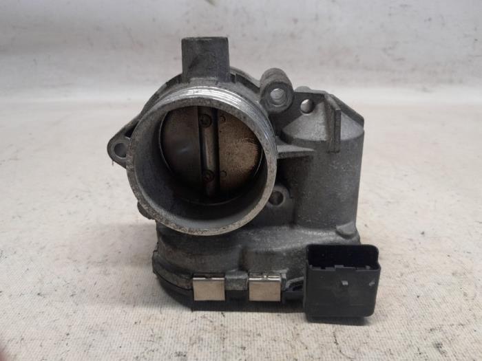 Gebruikte Gasklephuis Peugeot 206 (2A/C/H/J/S) 1.6 16V Prijs € 15,75 Margeregeling aangeboden door Reclycar De Boer BV