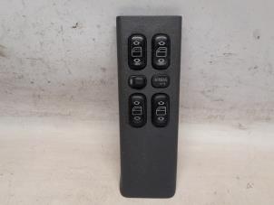 Gebruikte Schakelaar Elektrisch Raam Mercedes A (W168) 1.4 A-140 Prijs € 26,25 Margeregeling aangeboden door Reclycar De Boer BV