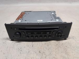 Gebruikte Radio CD Speler Peugeot 308 (4A/C) 1.6 16V THP 155 Prijs € 52,50 Margeregeling aangeboden door Reclycar De Boer BV
