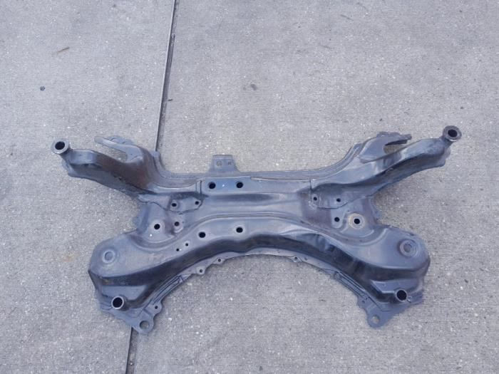 Gebruikte Subframe Toyota Auris Touring Sports (E18) 1.8 16V Hybrid Prijs € 52,50 Margeregeling aangeboden door Reclycar De Boer BV