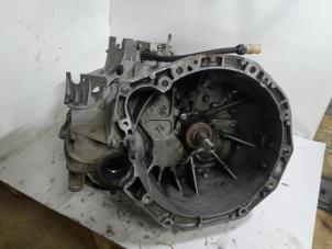 Gebruikte Versnellingsbak Renault Megane II (BM/CM) 2.0 16V Prijs € 157,50 Margeregeling aangeboden door Reclycar De Boer BV