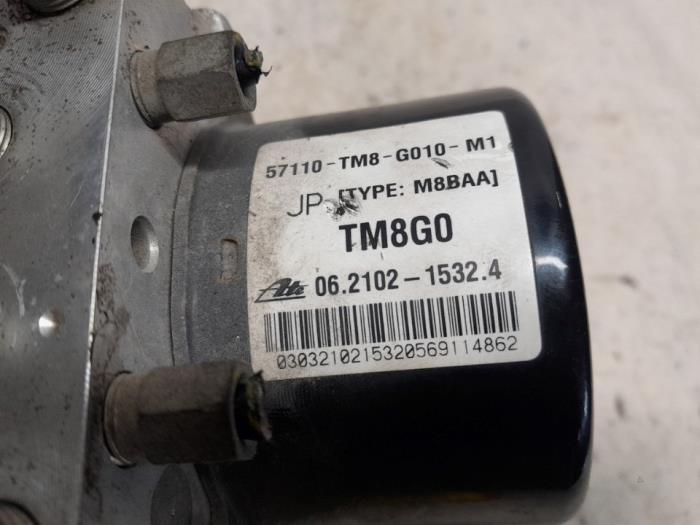 ABS Pomp van een Honda Insight (ZE2) 1.3 16V VTEC 2010