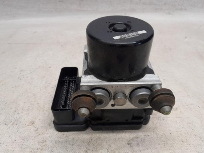 ABS Pomp van een Honda Insight (ZE2) 1.3 16V VTEC 2010