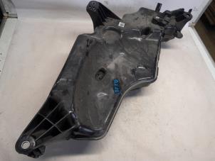 Gebruikte Ureumreservoir Audi Q2 (GAB/GAG) 2.0 30 TDI 16V Prijs € 288,75 Margeregeling aangeboden door Reclycar De Boer BV