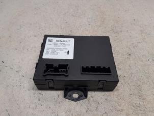 Gebruikte Module achterklep motor Renault Austral 1.2 Mild Hybrid Advanced 130 Prijs € 210,00 Margeregeling aangeboden door Reclycar De Boer BV