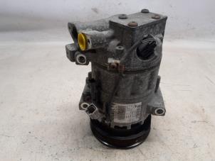 Gebruikte Pomp Airco Renault Clio IV Estate/Grandtour (7R) 1.5 Energy dCi 90 FAP Prijs € 157,50 Margeregeling aangeboden door Reclycar De Boer BV