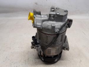 Gebruikte Pomp Airco Renault Clio IV (5R) 0.9 Energy TCE 90 12V Prijs € 78,75 Margeregeling aangeboden door Reclycar De Boer BV