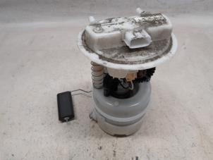 Gebruikte Tank element Pomp Renault Clio IV (5R) 0.9 Energy TCE 90 12V Prijs € 52,50 Margeregeling aangeboden door Reclycar De Boer BV