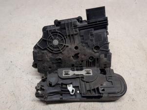 Gebruikte Schuifdeur Slotmechaniek links Seat Alhambra (7N) 2.0 TDI 16V Prijs op aanvraag aangeboden door Reclycar De Boer BV