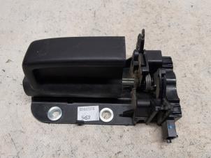 Gebruikte Schuifdeurgreep links Seat Alhambra (7N) 2.0 TDI 16V Prijs € 26,25 Margeregeling aangeboden door Reclycar De Boer BV