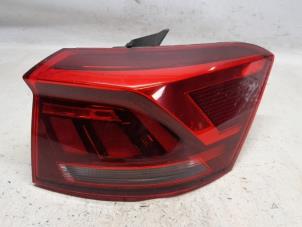 Gebruikte Achterlicht rechts Volkswagen T-Roc I 1.5 TSI Evo BMT 16V Prijs € 157,50 Margeregeling aangeboden door Reclycar De Boer BV