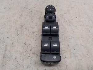 Gebruikte Schakelaar Elektrisch Raam Peugeot 3008 II (M4/MC/MJ/MR) 1.2 12V e-THP PureTech 130 Prijs € 36,75 Margeregeling aangeboden door Reclycar De Boer BV