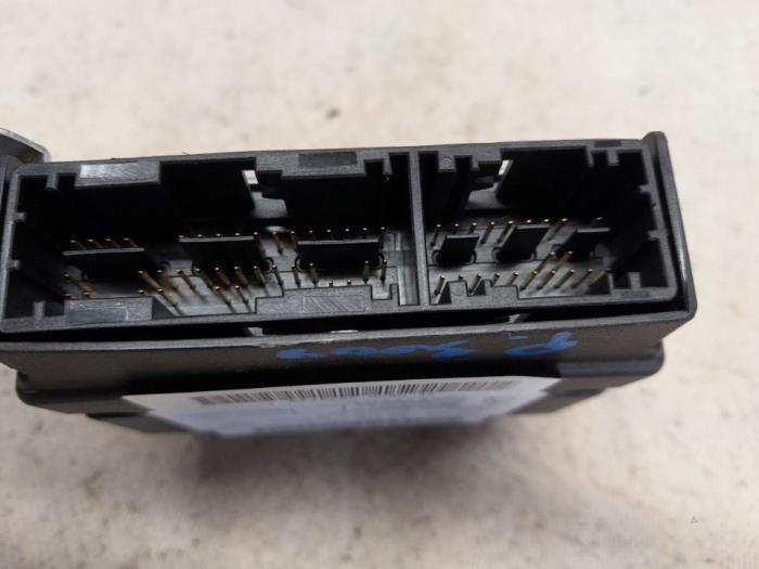 Airbag Module van een Peugeot 3008 II (M4/MC/MJ/MR) 1.2 12V e-THP PureTech 130 2017