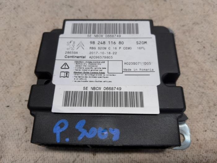 Airbag Module van een Peugeot 3008 II (M4/MC/MJ/MR) 1.2 12V e-THP PureTech 130 2017
