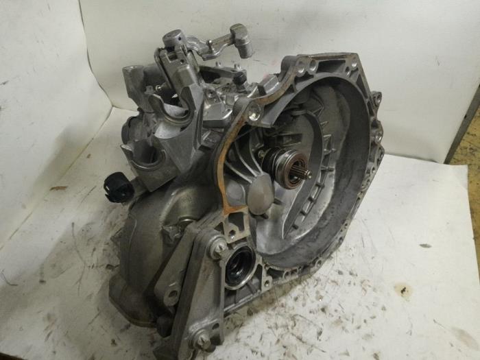 Gebruikte Versnellingsbak Opel Corsa E 1.4 16V Prijs € 420,00 Margeregeling aangeboden door Reclycar De Boer BV