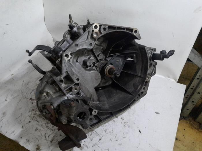 Gebruikte Versnellingsbak Peugeot 307 SW (3H) 1.6 16V Prijs € 210,00 Margeregeling aangeboden door Reclycar De Boer BV