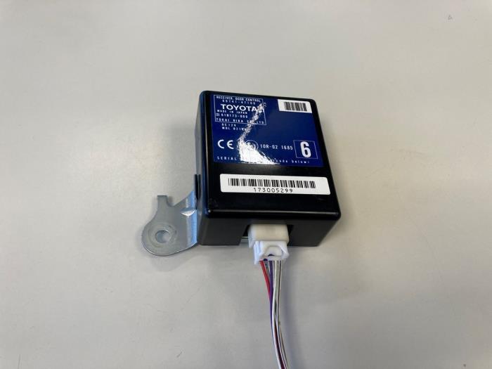 Gebruikte Module Centrale Deurvergrendeling Toyota Prius (NHW20) 1.5 16V Prijs € 36,75 Margeregeling aangeboden door Reclycar De Boer BV