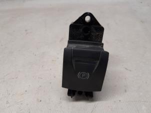 Gebruikte Handrem schakelaar Renault Megane III CC (EZ) 1.5 dCi 110 Prijs € 15,75 Margeregeling aangeboden door Reclycar De Boer BV