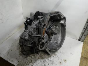 Gebruikte Versnellingsbak Renault Scénic III (JZ) 1.5 dCi 105 Prijs € 183,75 Margeregeling aangeboden door Reclycar De Boer BV