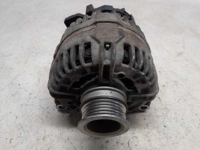 Dynamo van een Opel Meriva 1.6 16V 2006