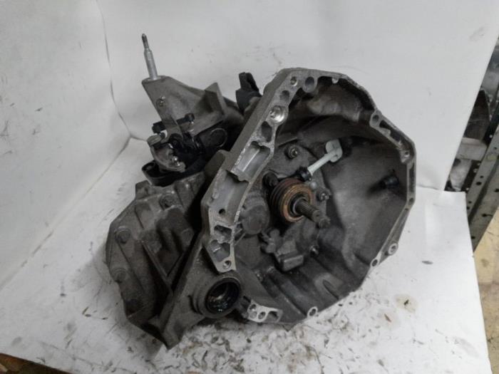 Gebruikte Versnellingsbak Renault Twingo III (AH) 1.0 SCe 70 12V Prijs € 262,50 Margeregeling aangeboden door Reclycar De Boer BV