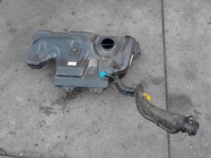 Gebruikte Tank Renault Clio IV (5R) 0.9 Energy TCE 90 12V Prijs € 63,00 Margeregeling aangeboden door Reclycar De Boer BV