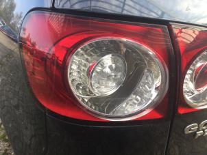 Gebruikte Achterlicht links Volkswagen Golf Plus (5M1/1KP) 1.6 FSI 16V Prijs € 36,75 Margeregeling aangeboden door Reclycar De Boer BV
