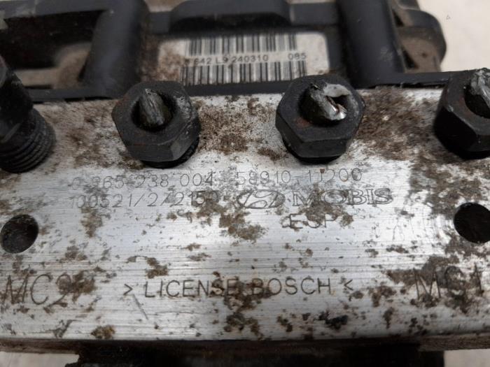 ABS Pomp van een Hyundai i20 1.2i 16V 2011