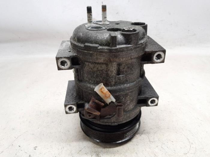 Gebruikte Pomp Airco Volvo V40 (VW) 2.0 16V Prijs € 52,50 Margeregeling aangeboden door Reclycar De Boer BV