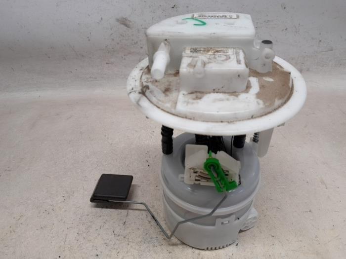 Gebruikte Tank element Pomp Peugeot 208 II (UB/UH/UP) 1.2 Vti 12V PureTech 100 Prijs € 103,95 Margeregeling aangeboden door Reclycar De Boer BV