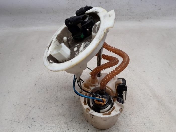 Gebruikte Tank element Pomp BMW 3 serie Touring (F31) 320d 2.0 16V Prijs € 36,75 Margeregeling aangeboden door Reclycar De Boer BV
