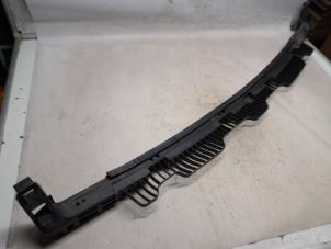 Gebruikte Bumperframe achter Volkswagen Golf VII (AUA) 1.5 TGI Evo 16V Prijs € 26,25 Margeregeling aangeboden door Reclycar De Boer BV