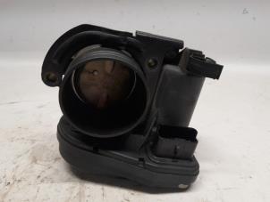 Gebruikte Gasklephuis Peugeot 206 CC (2D) 1.6 16V Prijs € 31,50 Margeregeling aangeboden door Reclycar De Boer BV