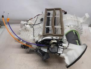 Gebruikte Chaufagebak Peugeot 208 I (CA/CC/CK/CL) 1.6 Blue HDi 75 Prijs € 183,75 Margeregeling aangeboden door Reclycar De Boer BV