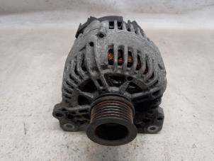 Gebruikte Alternator Volkswagen Golf V (1K1) 1.4 16V Prijs € 36,75 Margeregeling aangeboden door Reclycar De Boer BV