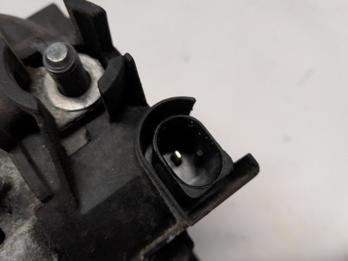 Dynamo van een Ford C-Max (DXA) 2.0 TDCi 16V 115 2014