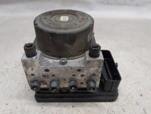 Gebruikte ABS Pomp Peugeot 208 I (CA/CC/CK/CL) 1.6 Blue HDi 75 Prijs € 105,00 Margeregeling aangeboden door Reclycar De Boer BV