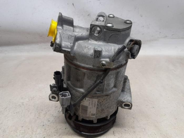 Gebruikte Aircopomp Renault Captur I (2R) 0.9 Energy TCE 12V Prijs € 78,75 Margeregeling aangeboden door Reclycar De Boer BV