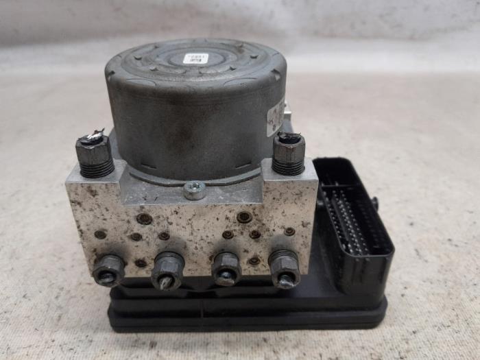 Gebruikte ABS Pomp Peugeot 208 II (UB/UH/UP) 1.2 Vti 12V PureTech 100 Prijs € 173,25 Margeregeling aangeboden door Reclycar De Boer BV