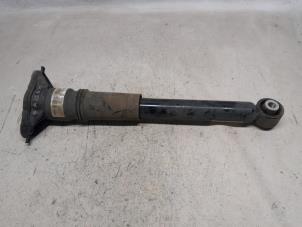 Gebruikte Schokdemper rechts-achter Peugeot 208 II (UB/UH/UP) 1.2 Vti 12V PureTech 100 Prijs € 31,50 Margeregeling aangeboden door Reclycar De Boer BV